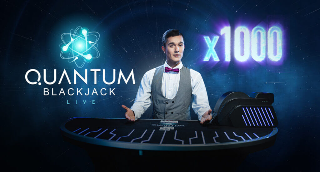 Chico presentando un juego de Quantum Blackjack